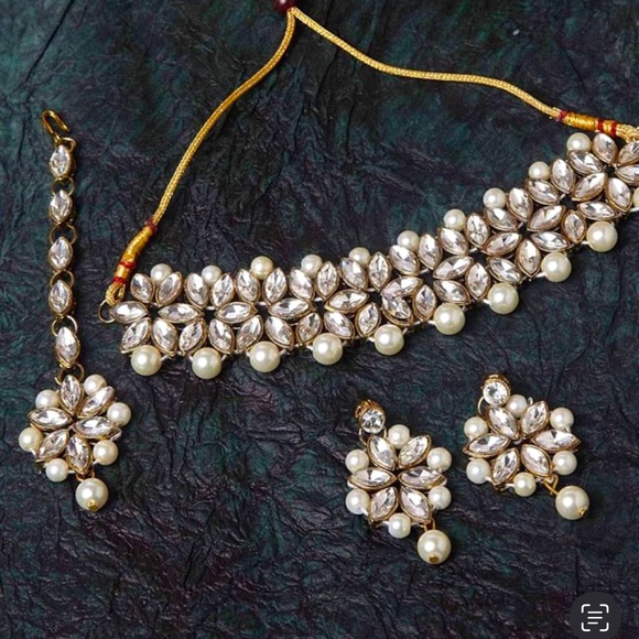 Necklace and earrings - Picture 1 of 1